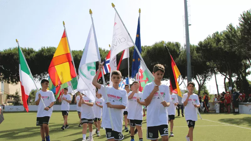 Copa Cataluna; internationales Fußballturnier in Spanien; KOMM MIT International; Flaggen
